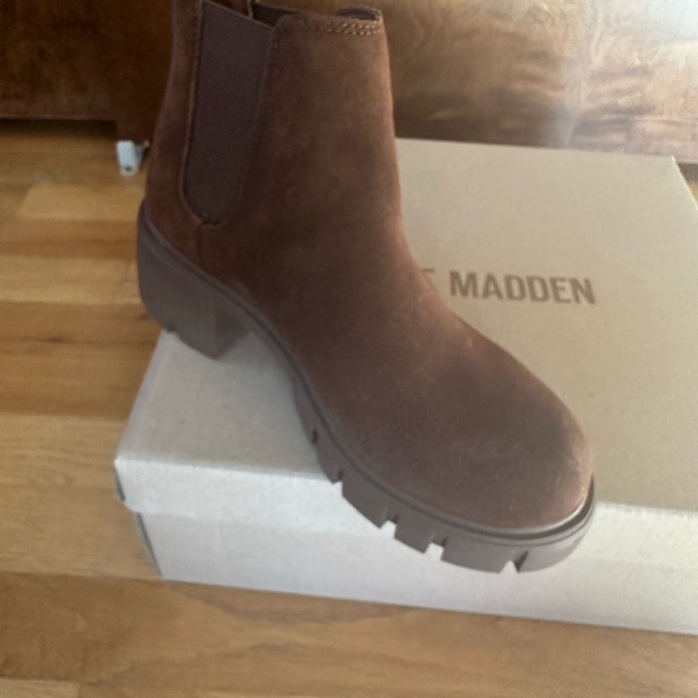 New! Never worn! 6.5 Steve Madden